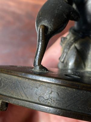 Brûle-parfum tripod en bronze au couvercle figurant Liu Hai et le crapaud, Chine, Yuan — photo 17