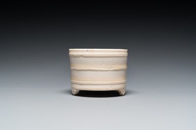 Brûle-parfum tripod en porcelaine blanche de Dehua, Chine, 18ème