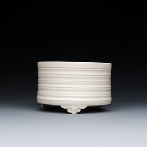 Brûle-parfum tripod en porcelaine blanche de Dehua, Chine, Kangxi — photo 3