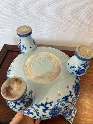 Brûle-parfum tripod en porcelaine de Chine en bleu et blanc, marque et époque de Daoguang — photo 11