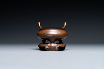 Brûle-parfum tripode sur socle en bronze, marque de Xuande, Chine, 19ème