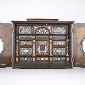 Cabinet de table avec pierres fines, Italie, 19e — photo 1