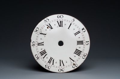 Cadran d'horloge en faïence en manganèse et blanc dans le style de Delft, Angleterre, 18ème