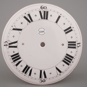 Cadran rare d'une pendule en Delft, Angleterre, 18e — photo 2