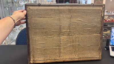 Canton school: A pair of reverse glass paintings in original frames — photo 24