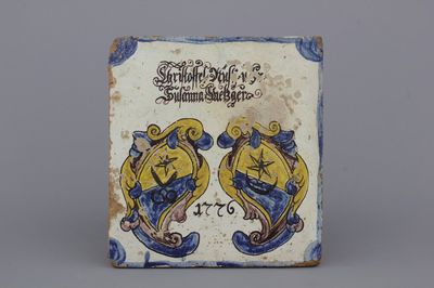 Carreau de poêle armorial allemand, daté 1776, avec inscription