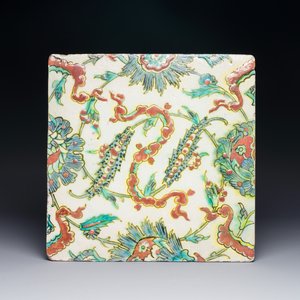 Carreau en faïence d'Iznik à décor de nuages et fleurs, la Turquie, 2ème moitié du 16ème — photo 1