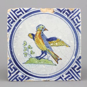 Carreau en faïence polychrome de Delft, décor d'oiseau, 17e — photo 1