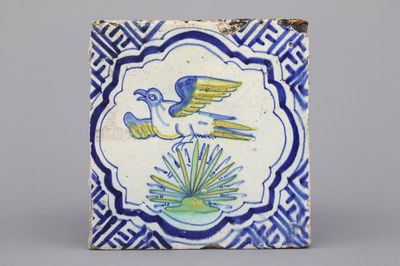 Carreau en faïence polychrome de Delft, décor oiseau, 17e