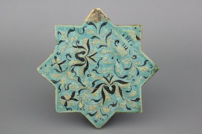 Carreau en forme d'étoile, fond turquoise, peint froid, Lajvardina, 14e