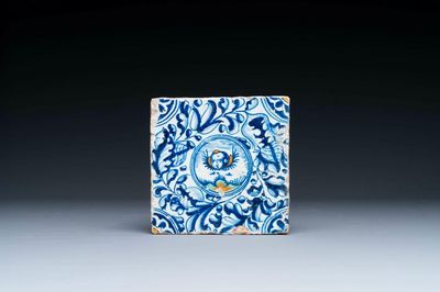 Carreau en majolique polychrome à décor d'un chérubin, vers 1600