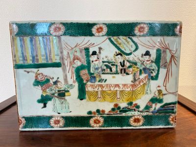 Carreau en porcelaine de Chine famille verte à décor narratif, 19ème — photo 3