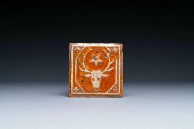 Carreau en terre cuite à décor d'une tête de cerf et étoile, Flandres ou France, 15/16ème