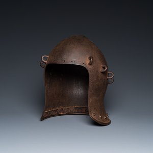 Casque de type 'bascinet' en fer, Italie, 19ème ou antérieur — photo 1