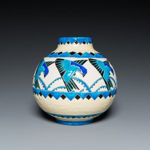 Charles Catteau (1880-1966) pour Boch Kéramis: un vase Art Deco de forme globulaire à décor d'hirondelles en émaux craquelés — photo 3