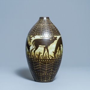 Charles Catteau pour Boch Frères Kéramis: un grand vase en grès à décor de biches, vers 1930 — photo 1