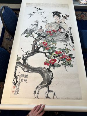 Cheng Shifa 程十发 (1921-2007): 'Dame jouant du Pipa pour deux aigles', encre et couleur sur papier, datée 1988 — photo 1