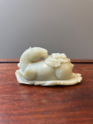 Cheval mythique en jade céladon, Chine, 18ème — photo 3