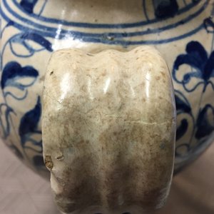 Chevrette de sirop en majolique d'Anvers, bleu et blanc, décor "foglie", env. 1580 — photo 11
