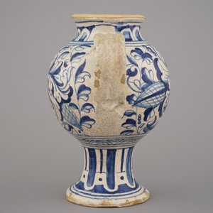 Chevrette de sirop en majolique d'Anvers, bleu et blanc, décor "foglie", env. 1580 — photo 5