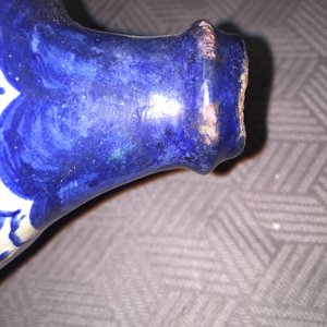 Chevrette de sirop en majolique d'Anvers du début, bleu et blanc et jaune, décor "sgraffiato", 1540-1580 — photo 9
