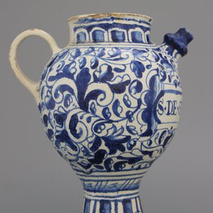 Chevrette en majolique d'Anvers, bleu et blanc, décor à foglie, env. 1580 — photo 1