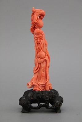 Chinees bloedkoralen beeldje van Shou Lao, 19/20e