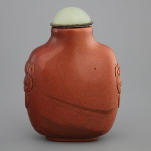 Chinees snuifflesje in gepolijste goudkleurige steen met dekseltje in celadon jade — foto 3