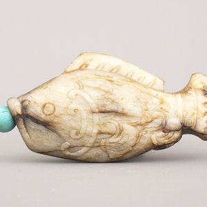 Chinees snuifflesje in visvormig gesculpteerde hardsteen — foto 1