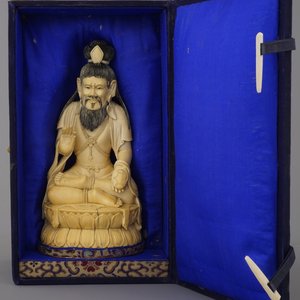 Chinese in ivoor gesculpteerde zittende Luohan, 19e-20e eeuw — foto 2