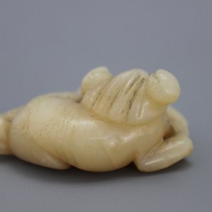 Chinese jade sculptuur met twee foo hondjes, 18/19e — foto 1