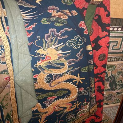 Chinese school: A large and important portrait of a duchess — photo 11