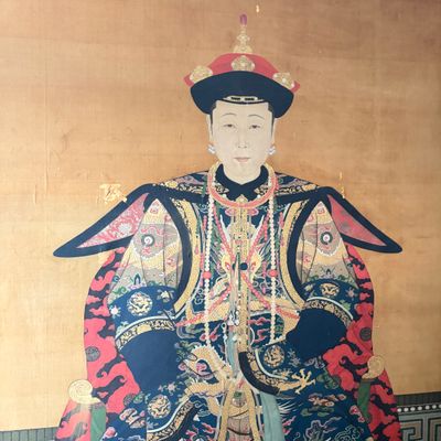 Chinese school: A large and important portrait of a duchess — photo 1