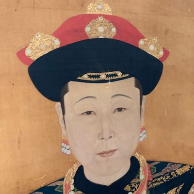 Chinese school: A large and important portrait of a duchess — photo 2