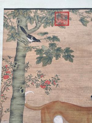 Chinese school, after Giuseppe Castiglione 郎世寧 (1688-1766): 'Hound under the sycamore tree', ink and colour on silk, Qianlong seal mark,18/19th C. — foto 2