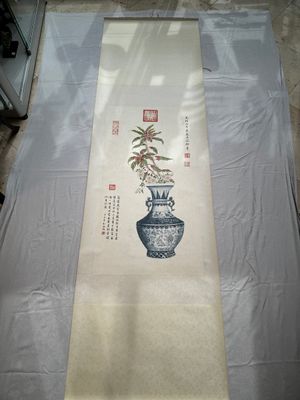 Chinese school: 'Archaic vase filled with flowers', ink and colour on paper, Cixi seal mark, 19/20th C. — photo 1