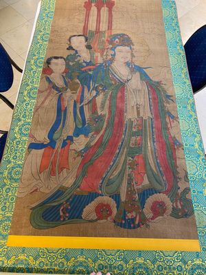Chinese school: 'Bodhisattva met twee dienaren', inkt en kleur op zijde, 18/19e eeuw — foto 3