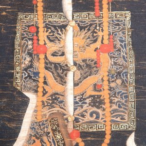 Chinese school: 'Full body portrait of a prince', ink and colour on silk, Qing — photo 5