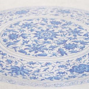 Chinese school, kleur op papier, 19e eeuw: 'Een blauw-witte porseleinen Yuan schotel' — foto 30