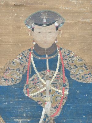 Chinese school: 'Portrait of an imperial concubine', ink and colour on silk, Qing — 照片 2