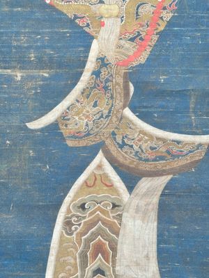 Chinese school: 'Portrait of an imperial concubine', ink and colour on silk, Qing — 照片 6