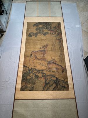 Chinese school: 'Two deer under a pine tree', ink and colour on silk, Qing or later — 照片 1