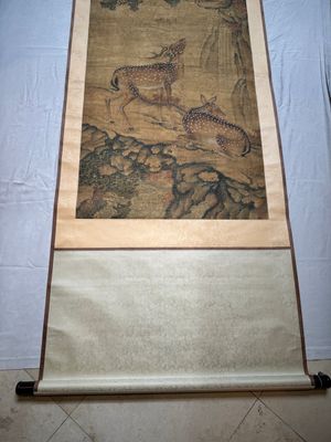 Chinese school: 'Two deer under a pine tree', ink and colour on silk, Qing or later — 照片 2