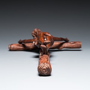 Christ sur crucifix en bois sculpté, probablement Allemagne, fin du 18ème — photo 5