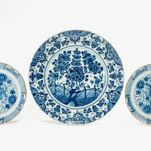Cinq assiettes en faïence de Delft bleu et blanc, 17/18ème — photo 2