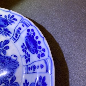 Cinq assiettes en porcelaine de Chine en bleu et blanc de type kraak, Wanli — photo 11