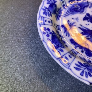 Cinq assiettes en porcelaine de Chine en bleu et blanc de type kraak, Wanli — photo 13