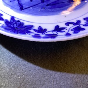 Cinq assiettes en porcelaine de Chine en bleu et blanc de type kraak, Wanli — photo 15