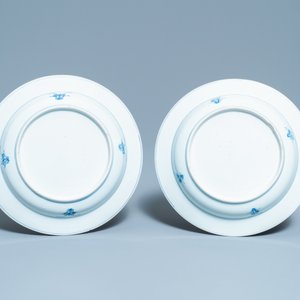 Cinq assiettes en porcelaine de Chine en bleu et blanc, Kangxi/Yongzheng — photo 5