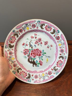 Cinq assiettes en porcelaine de Chine famille rose à décor floral, Yongzheng/Qianlong — photo 18